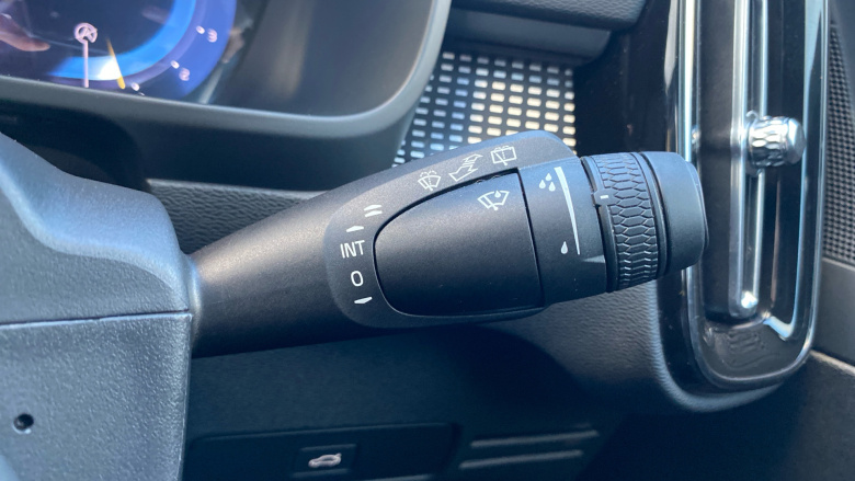 Volvo XC40 2.0 B4P Plus Dark 5dr Auto Petrol Estate